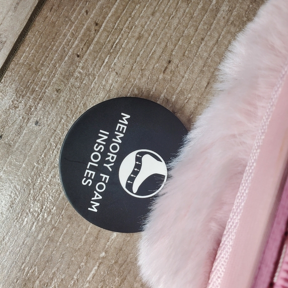 NWT Bebe Pink Fuzzy Women's Memory Foam Slippers Large Size 9 - Picture 6 of 16